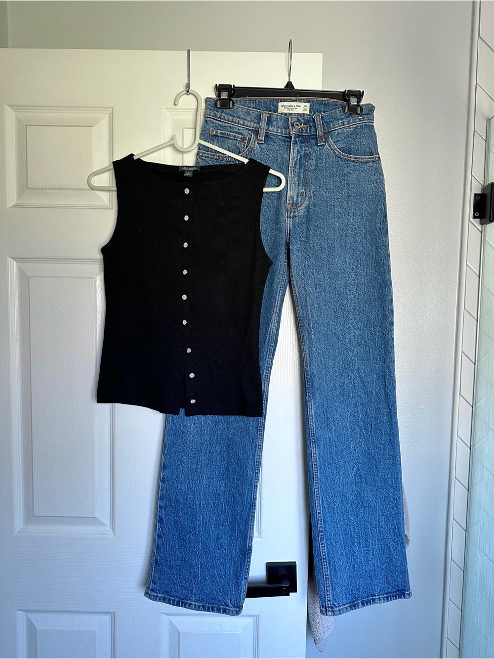 Abercrombie The 90s Relaxed Jean - Like New Bundle with black top